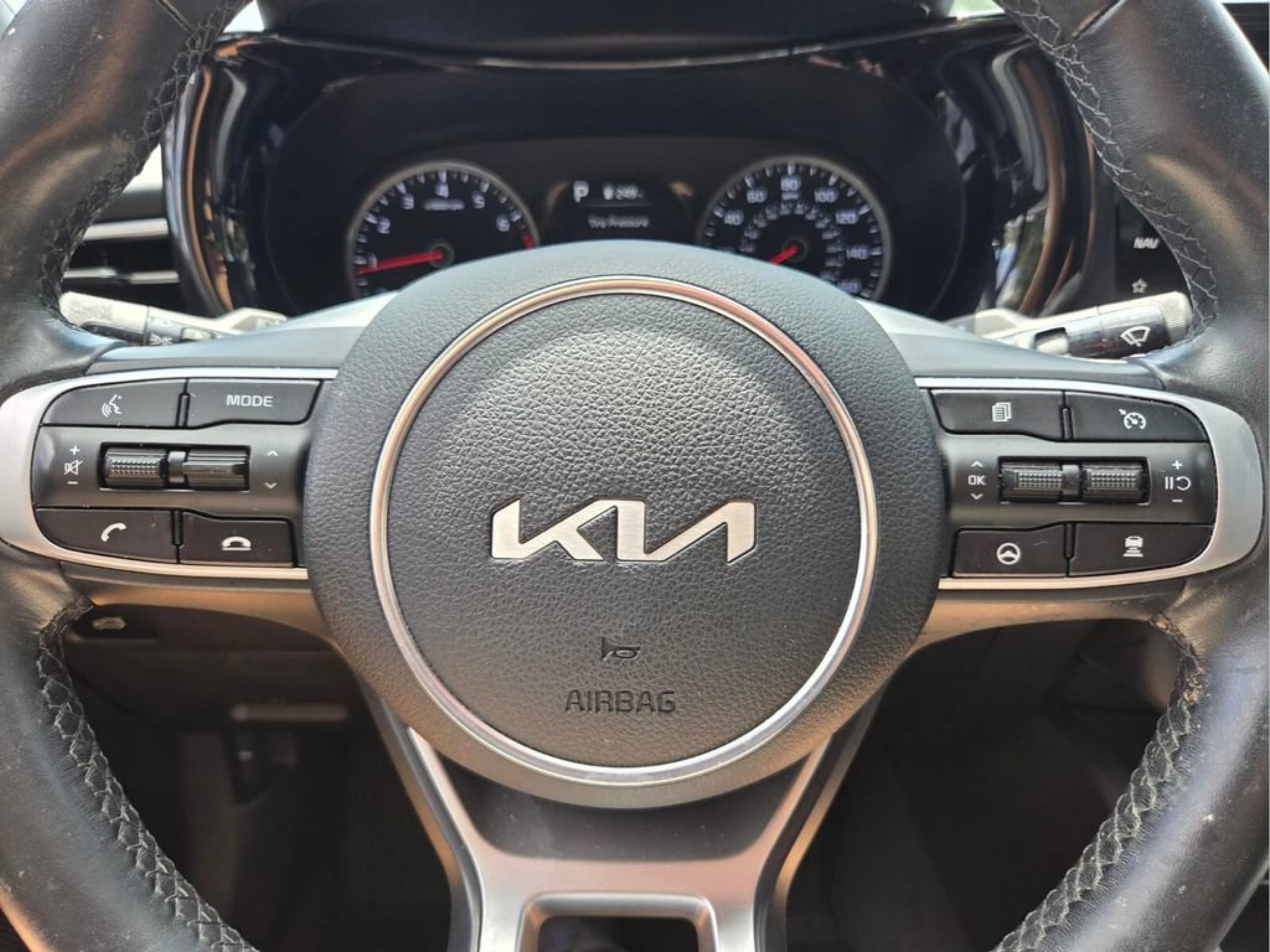 Used 2023 Wolf Gray Kia GT-Line image 34