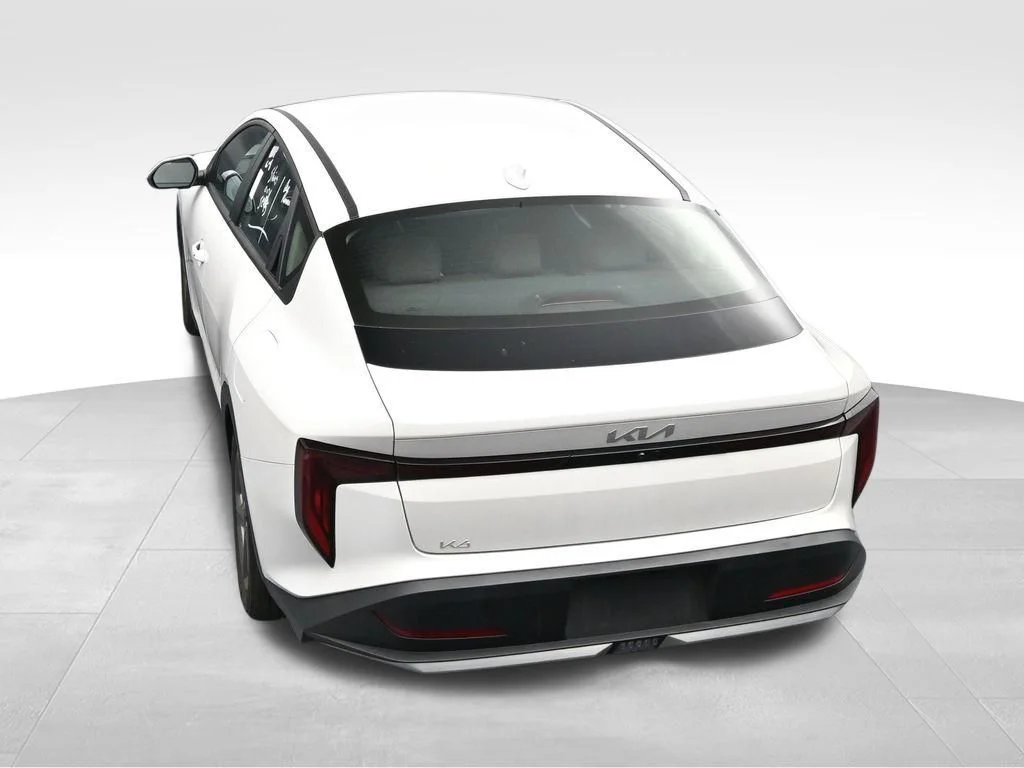 2025 Kia K4 LXS - Photo 31