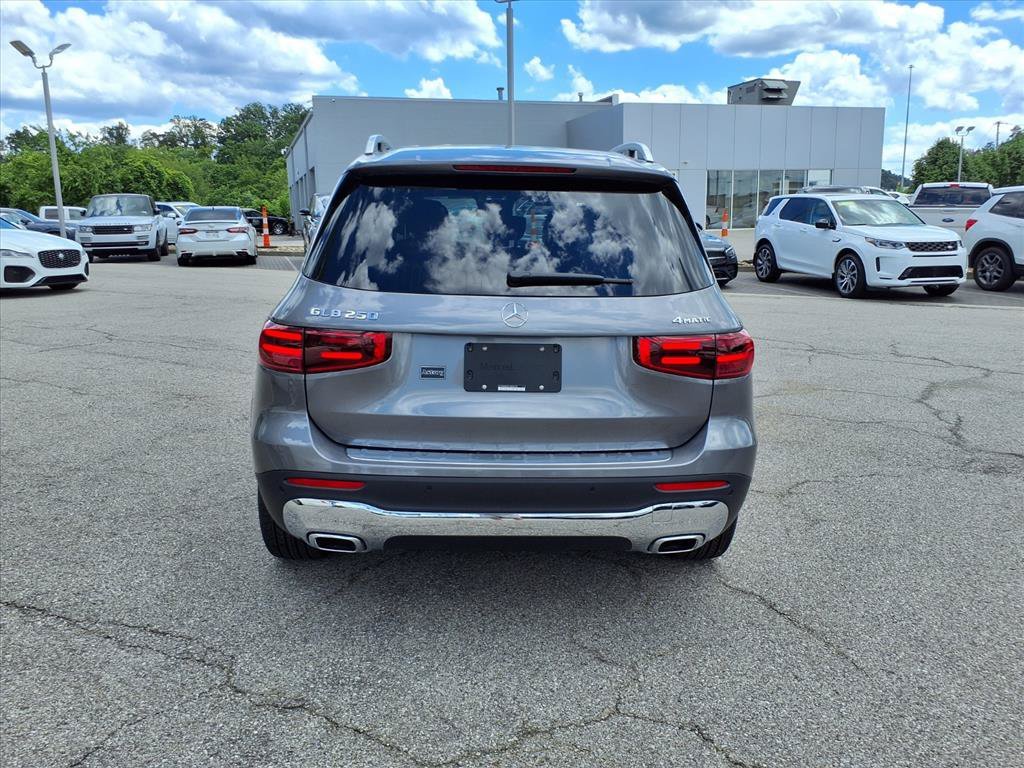 New 2026 Mountain Grey Met Mercedes-Benz GLB 250 image 4