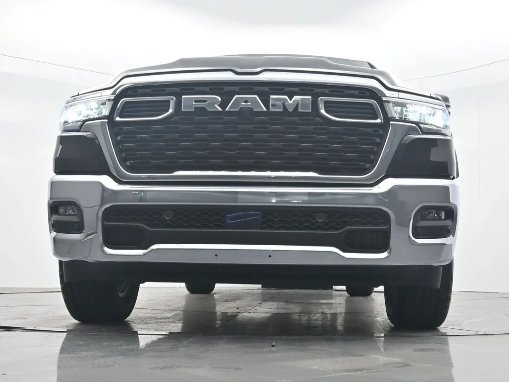New 2026 Diamond Black Crystal Pearl-Coat Exterior Paint RAM Big Horn/Lone Star image 35