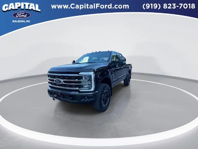 Used 2025  Ford King Ranch image 4