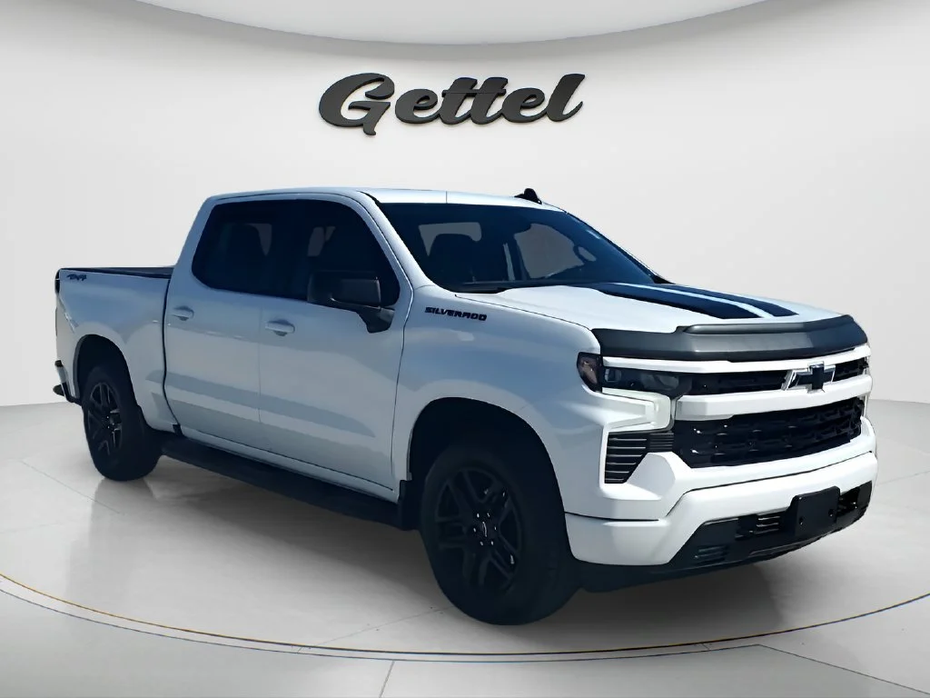 Used 2024 Summit White Chevrolet RST image 3