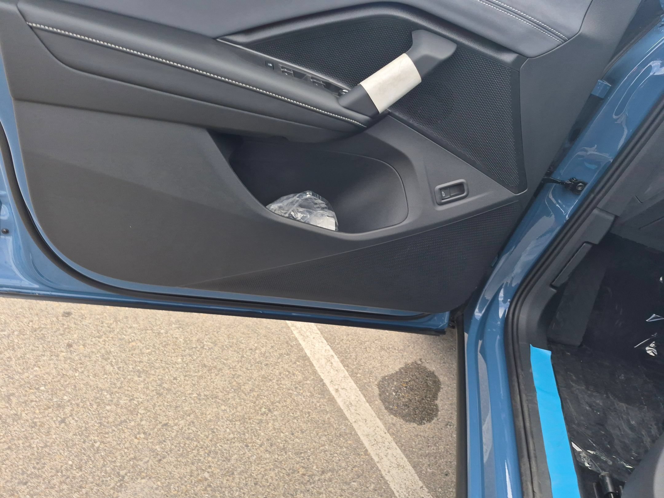 New 2026 Monterey Blue Pearl Volkswagen SE image 12