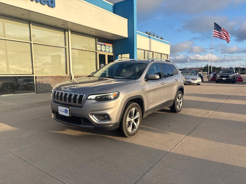 Used 2019 Billet Silver Metallic Clearcoat Jeep Limited image 1