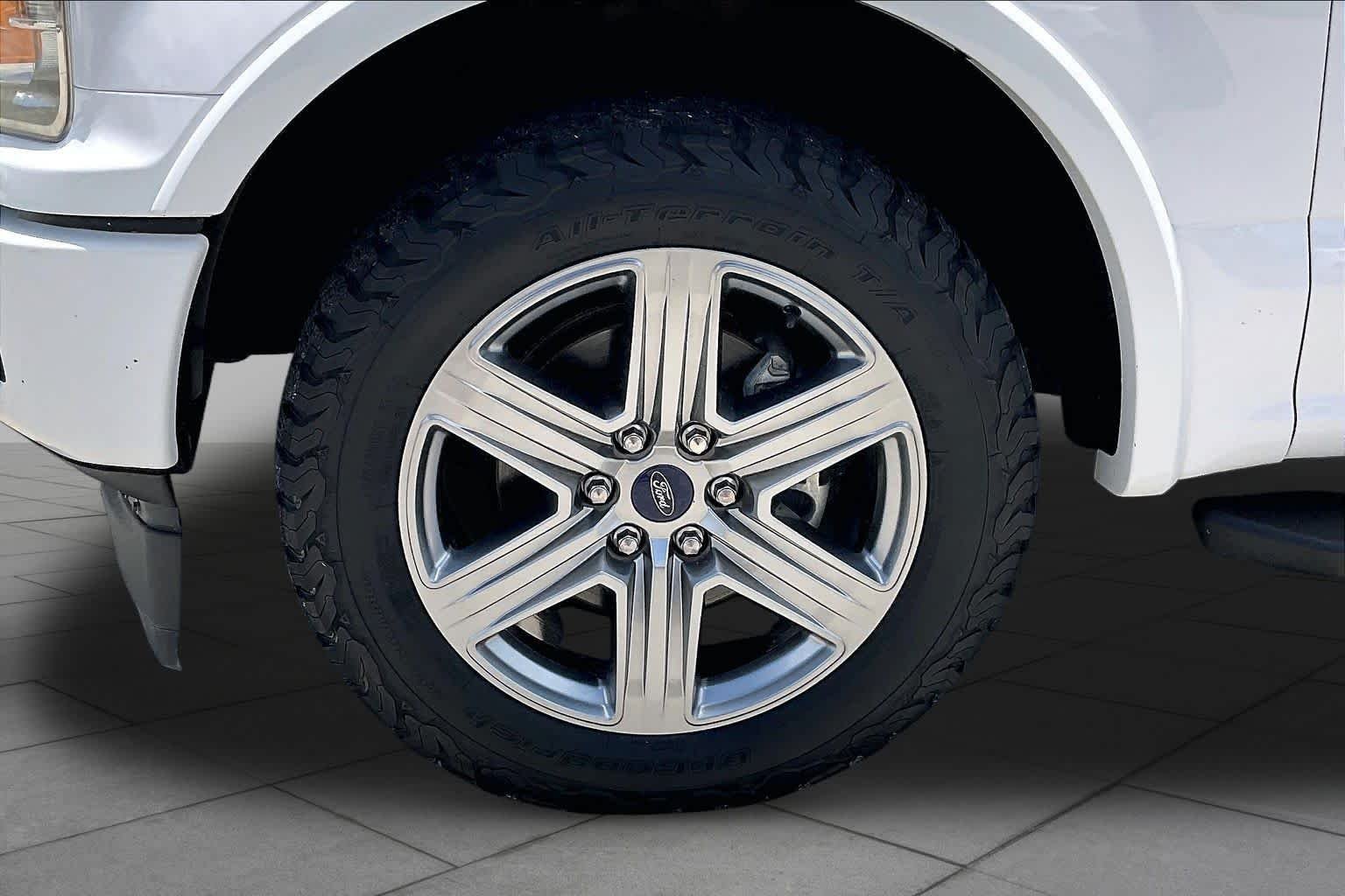 Used 2018 Oxford White Ford XLT image 11