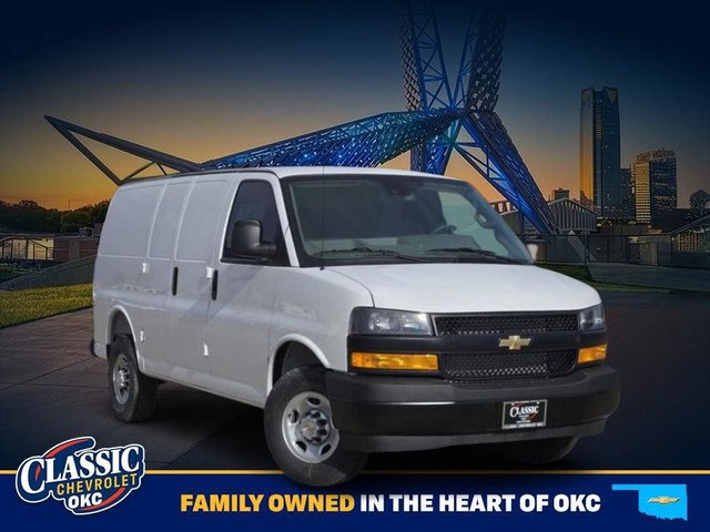 2025 Chevrolet Express Cargo WT