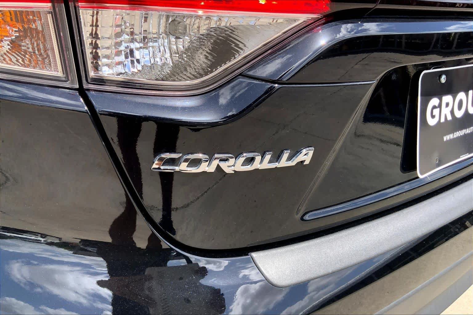 Used 2025 Midnight Black Metallic Toyota LE image 30