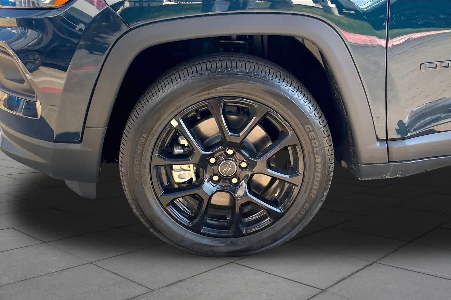 New 2026 Fathom Blue Pearl Coat Jeep Latitude Altitude image 11
