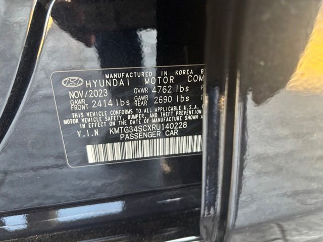 Used 2024 Black Genesis 2.5T image 15