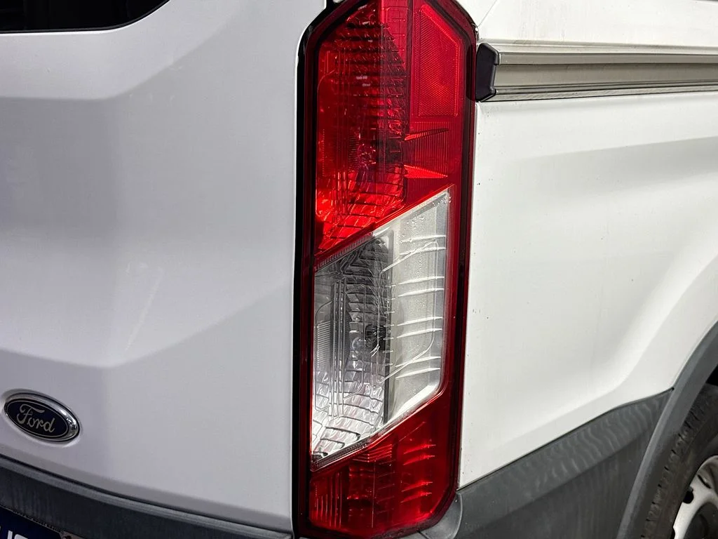 Used 2018 White Ford XL image 29