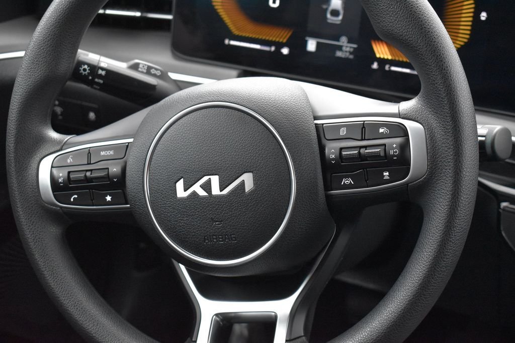 Certified Used 2025 Snow White Pearl Kia LXS image 14