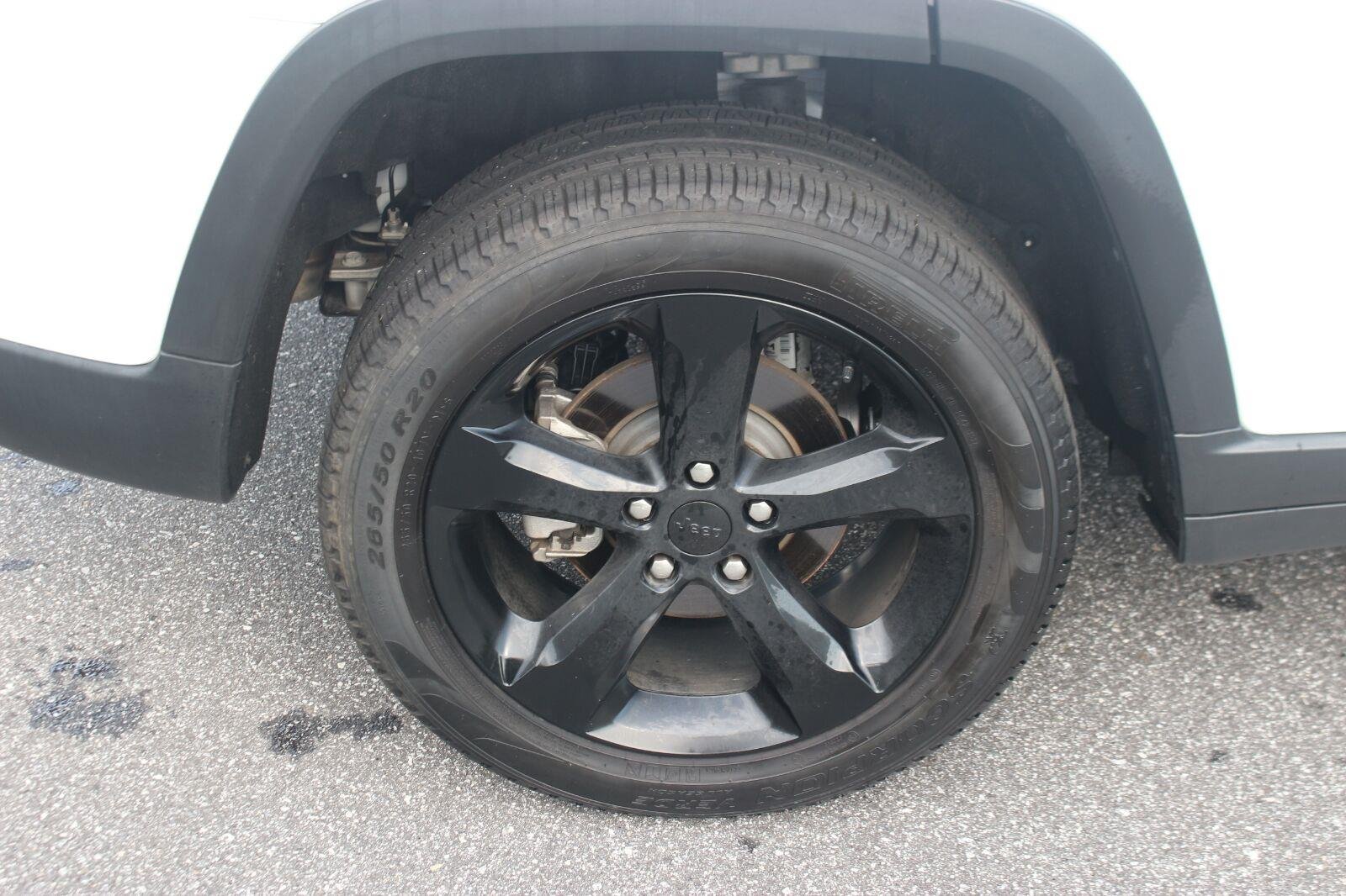 Used 2024 White Jeep Limited image 34