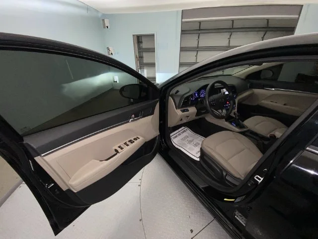 Used 2020 Black Hyundai SE image 11