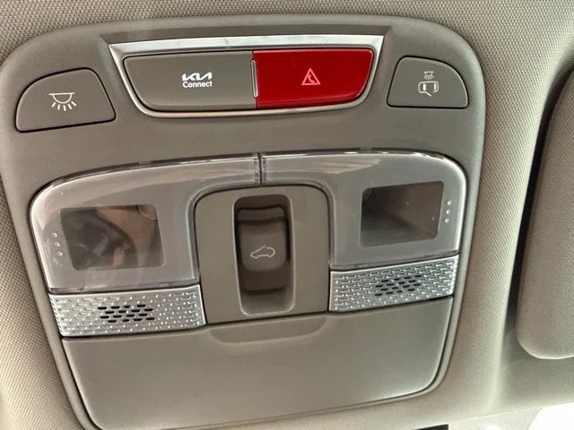 Used 2025 Green Kia S image 24