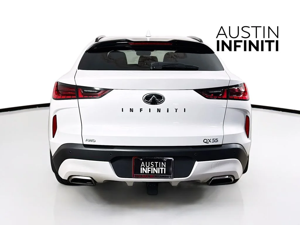 Certified Used 2024 White INFINITI LUXE image 9
