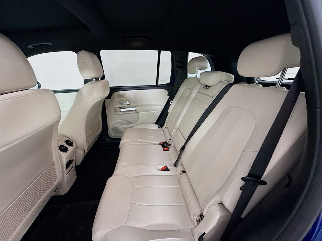 Used 2025 Blue Mercedes-Benz GLB 250 image 21