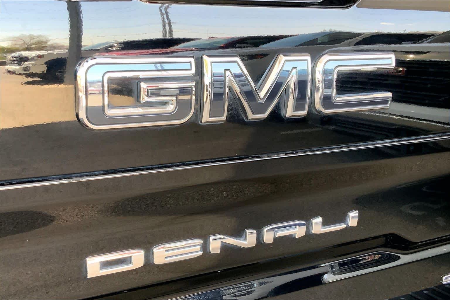 Used 2022 Onyx Black GMC Denali Ultimate image 28