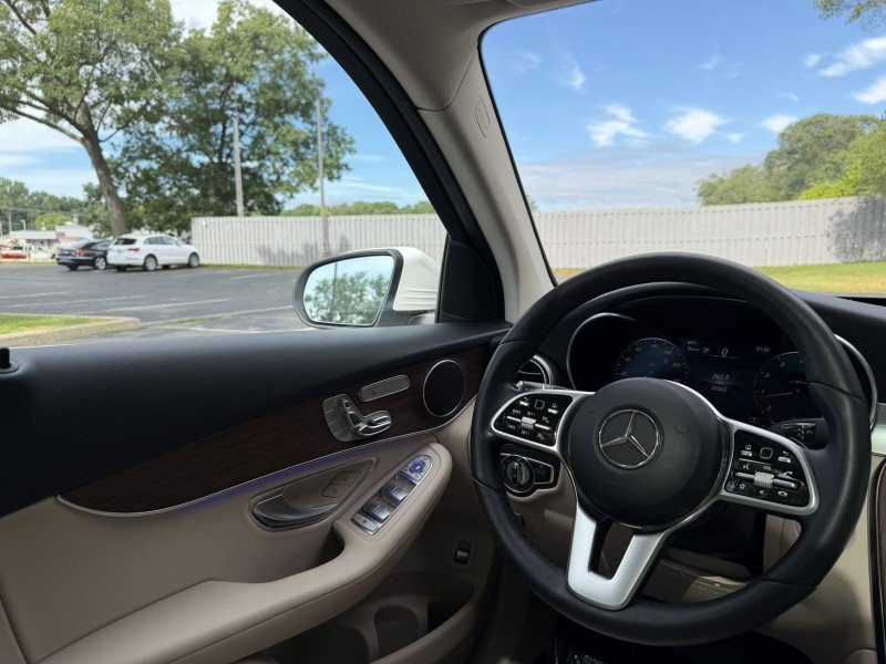 Certified Used 2022  Mercedes-Benz GLC 300 image 11