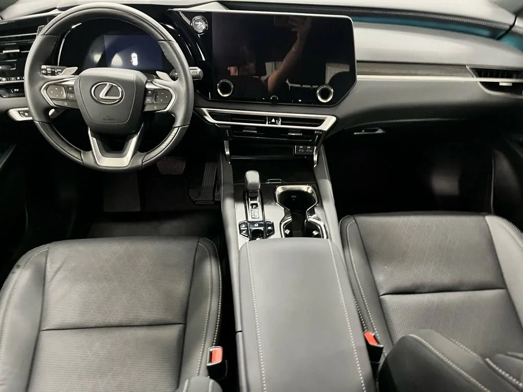 Used 2024 White Lexus 350h Premium Plus image 11