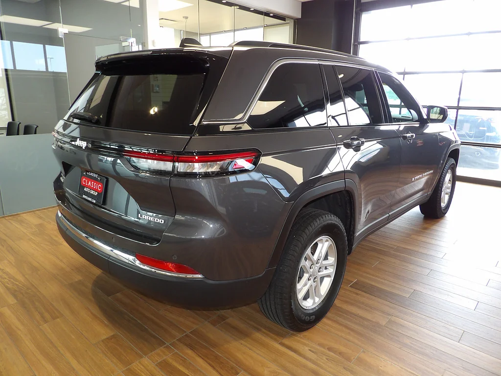 Used 2024 Baltic Gray Metallic Clear Coat Jeep Laredo image 6