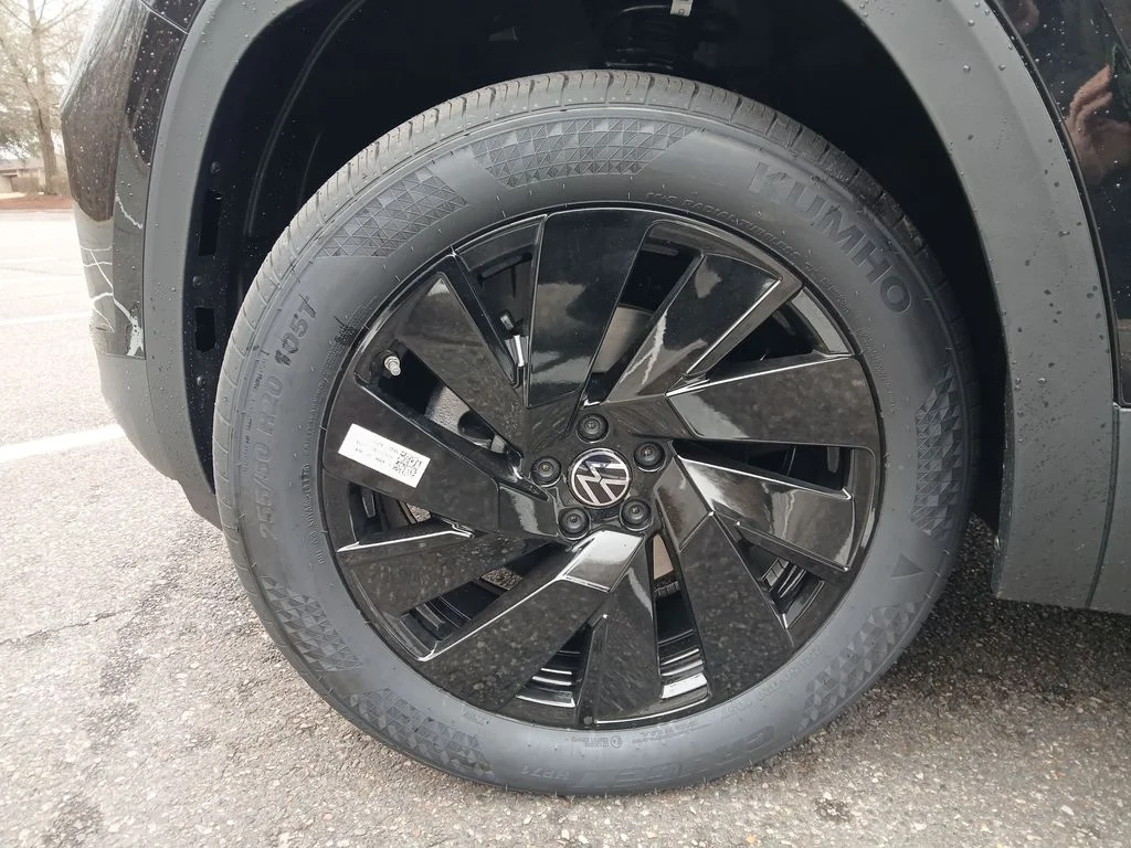 New 2026 Black Volkswagen 2.0T SE w/Technology image 26
