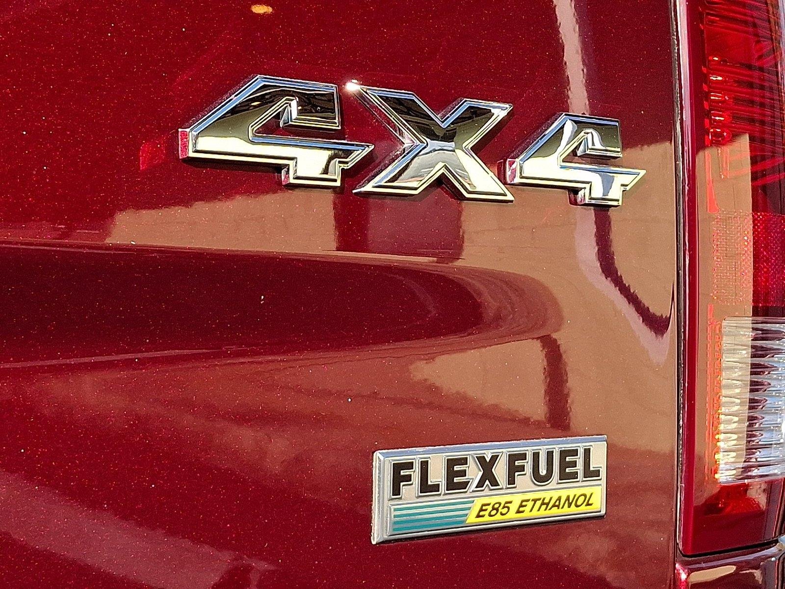 Used 2017 Delmonico Red Pearlcoat Ram SLT image 30