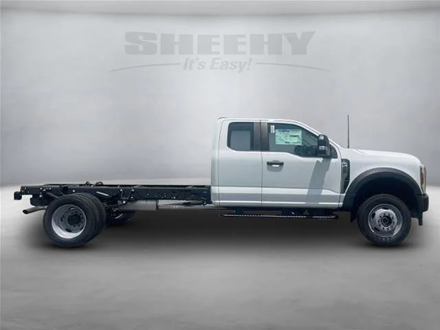 New 2026 Oxford White Ford F-450® XL image 4