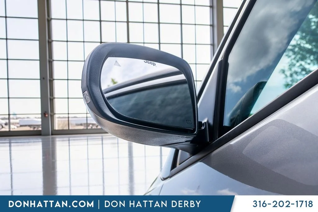 Used 2023 Silver Jeep Limited image 31