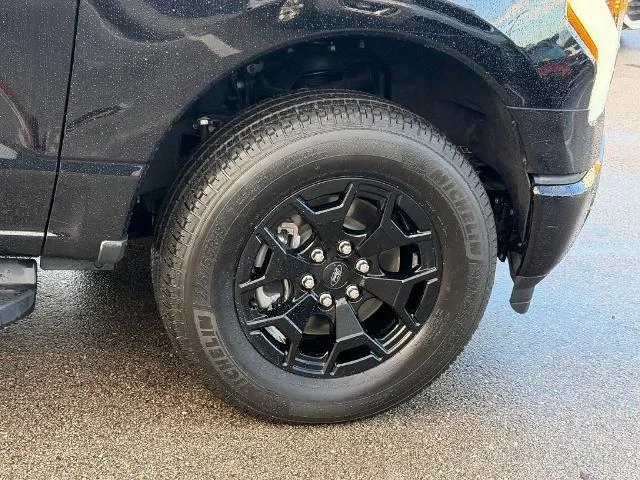 Used 2025 Black Metallic Ford XLT image 37
