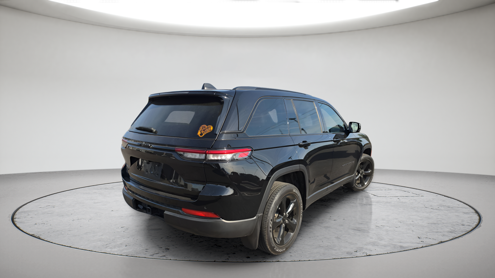 Used 2023 Diamond Black Jeep Altitude X image 4