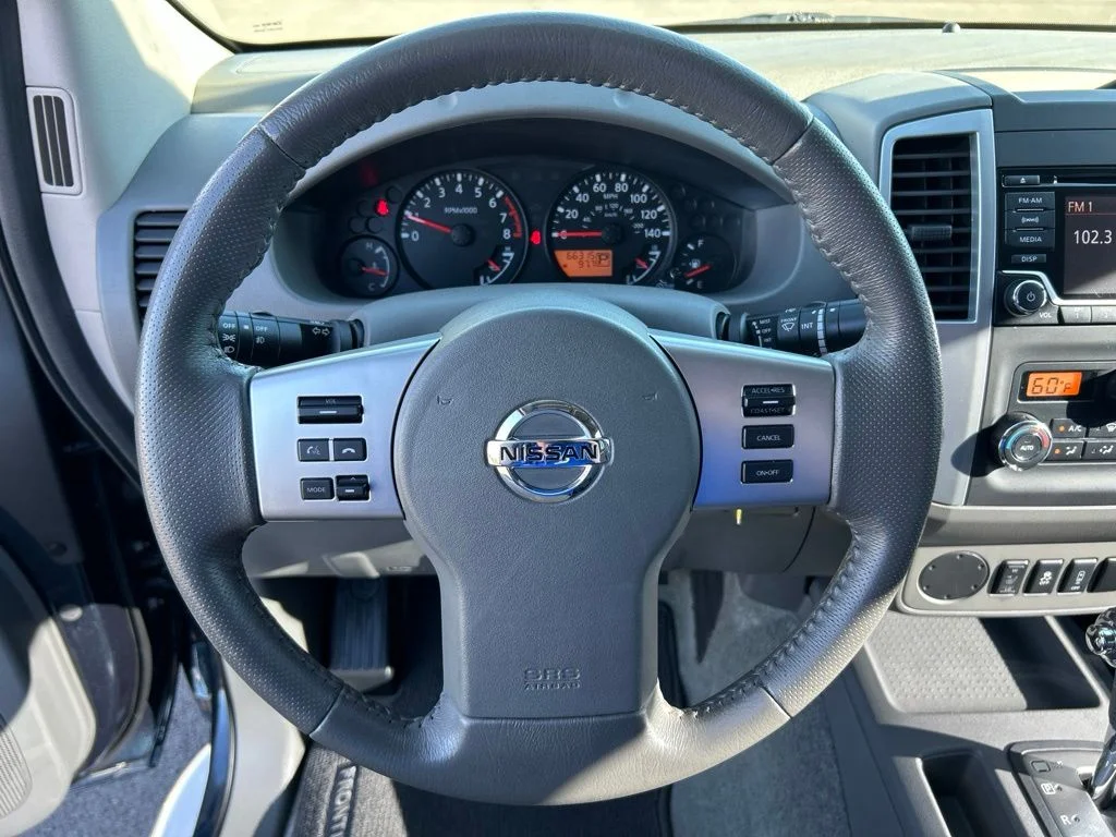 Used 2016 Arctic Blue Metallic Nissan SV image 21