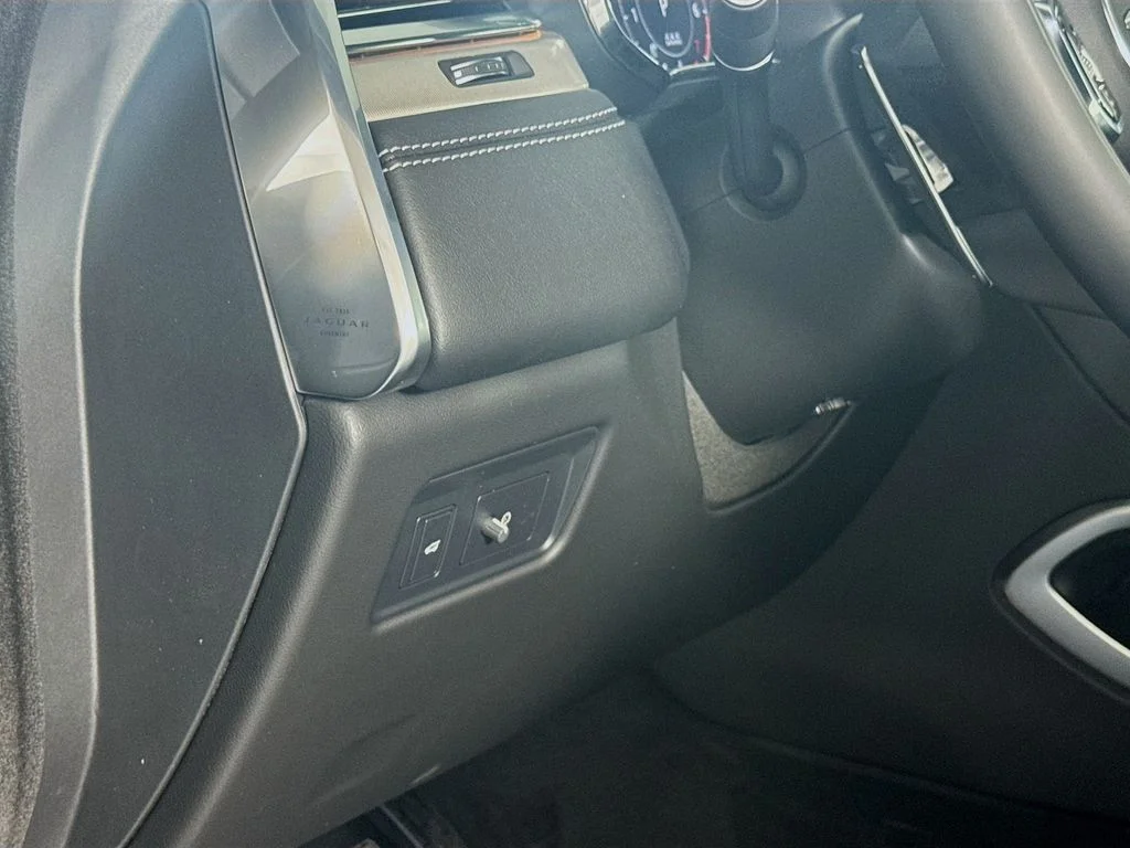 2026 Jaguar F-Pace R-Dynamic S - Photo 10