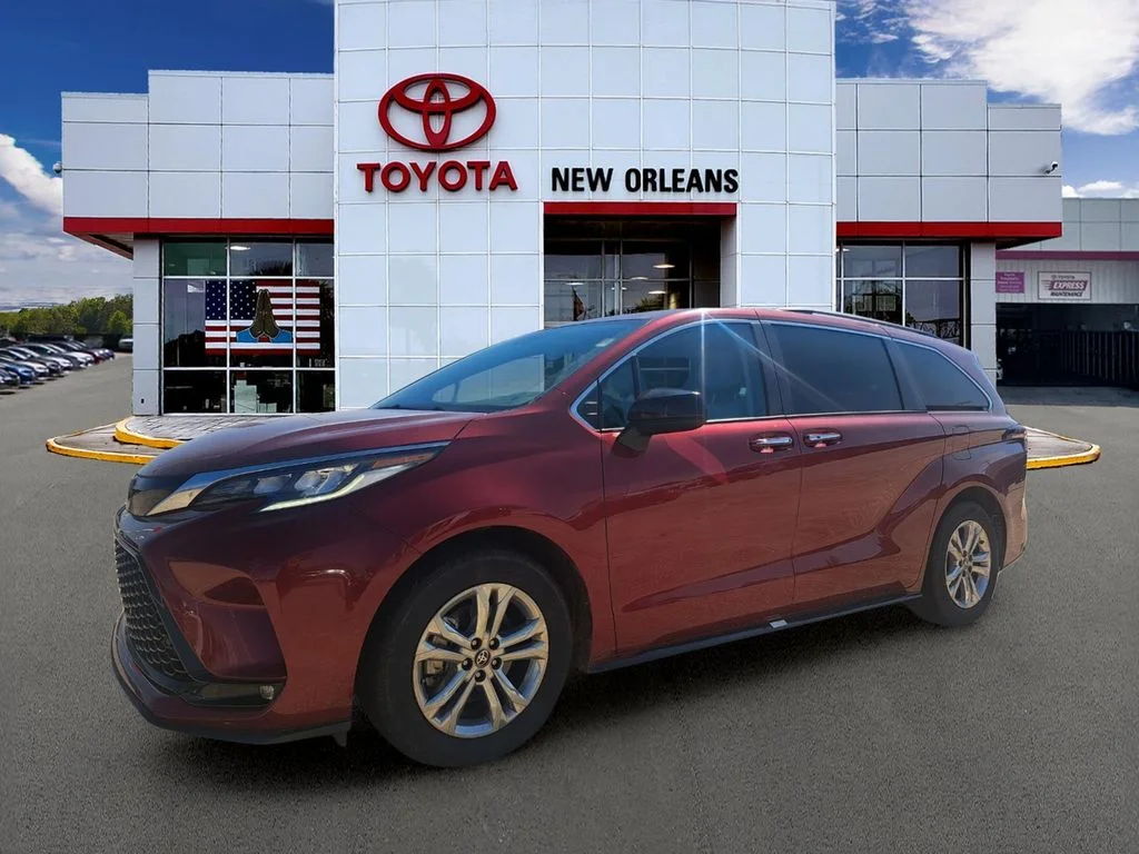 2022 Toyota Sienna XSE 7-Passenger Hybrid AWD's photo