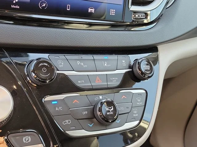 Used 2023 Granite Crystal M Chrysler Touring L image 33