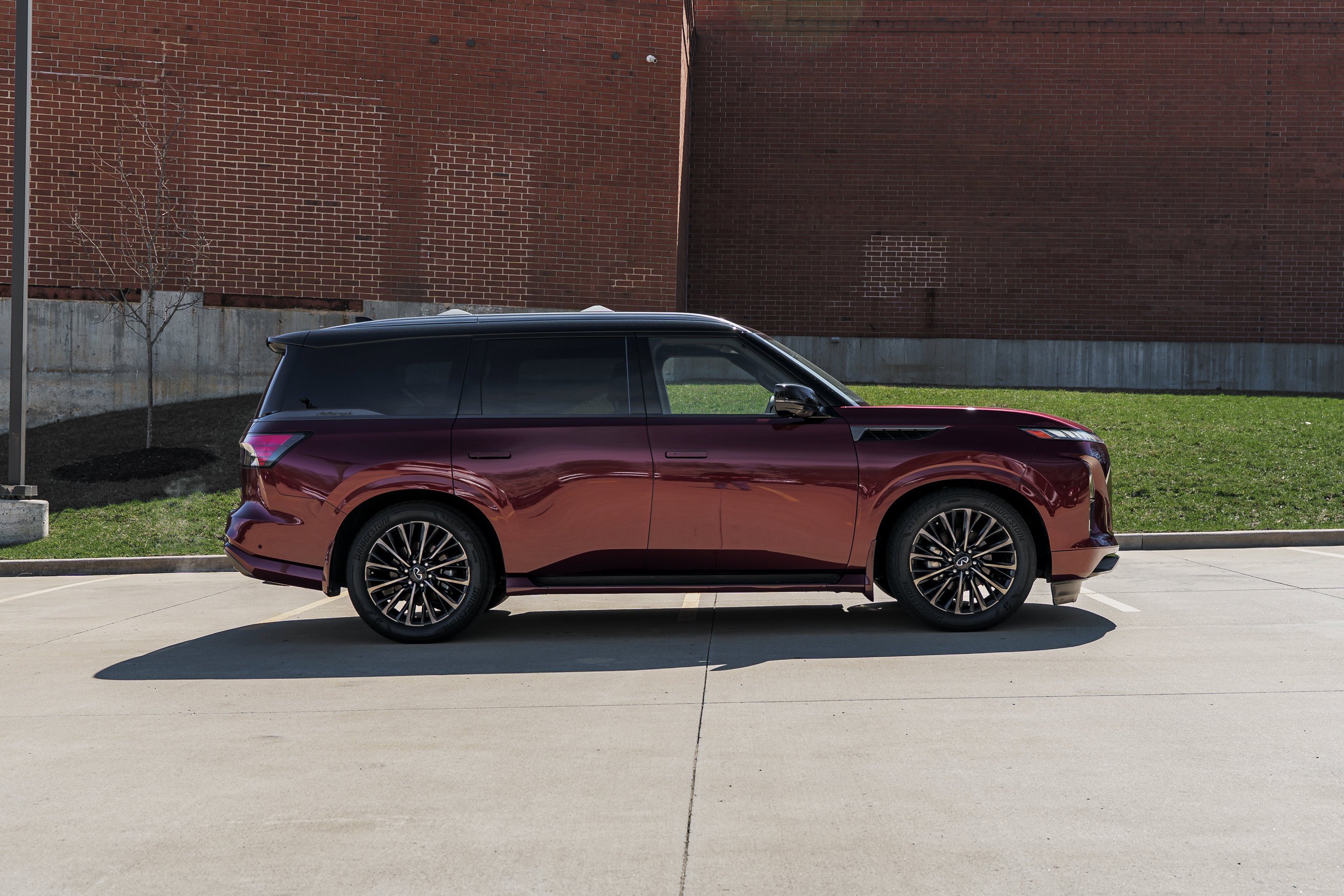 Used 2025 Coulis Red/Black Obsidian INFINITI AUTOGRAPH image 3