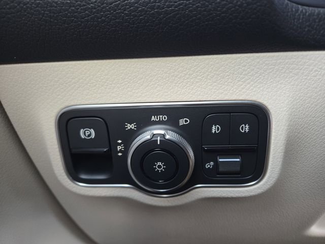New 2026 Polar White Mercedes-Benz GLB250 image 19