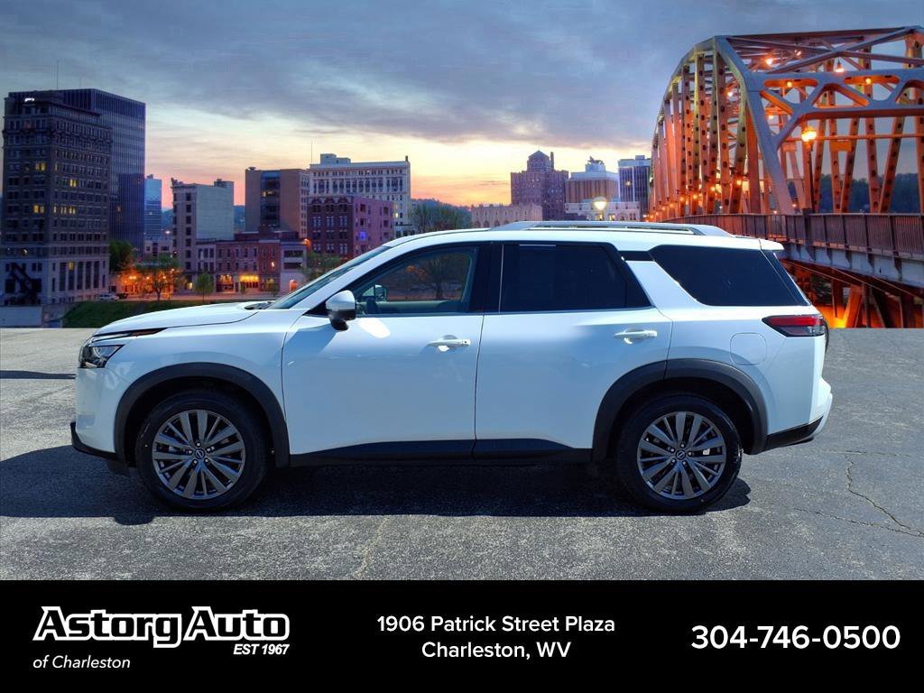Used 2025 Everest White Pearl Tricoat Nissan SL image 6