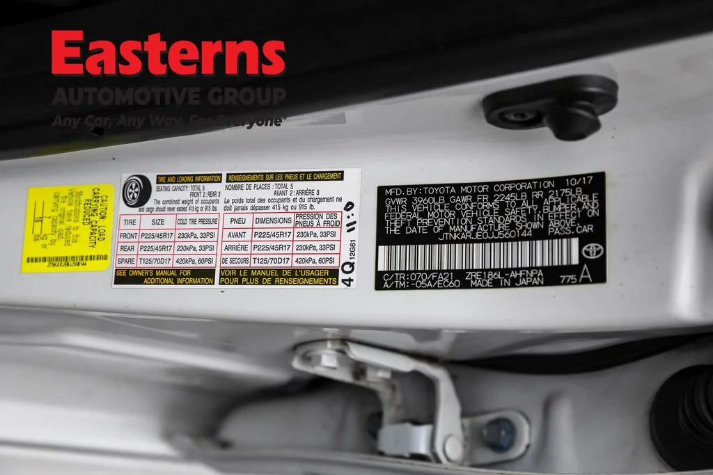Used 2018 White Toyota Base image 32