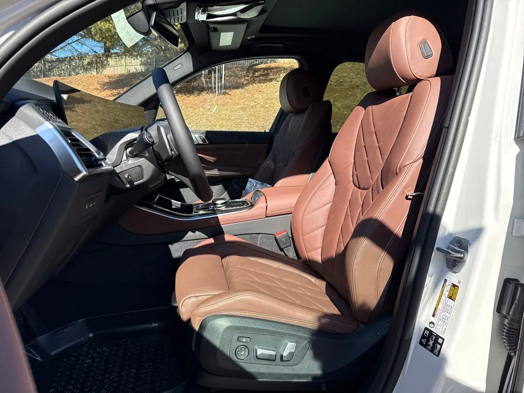 New 2026 White BMW xDrive40i image 10