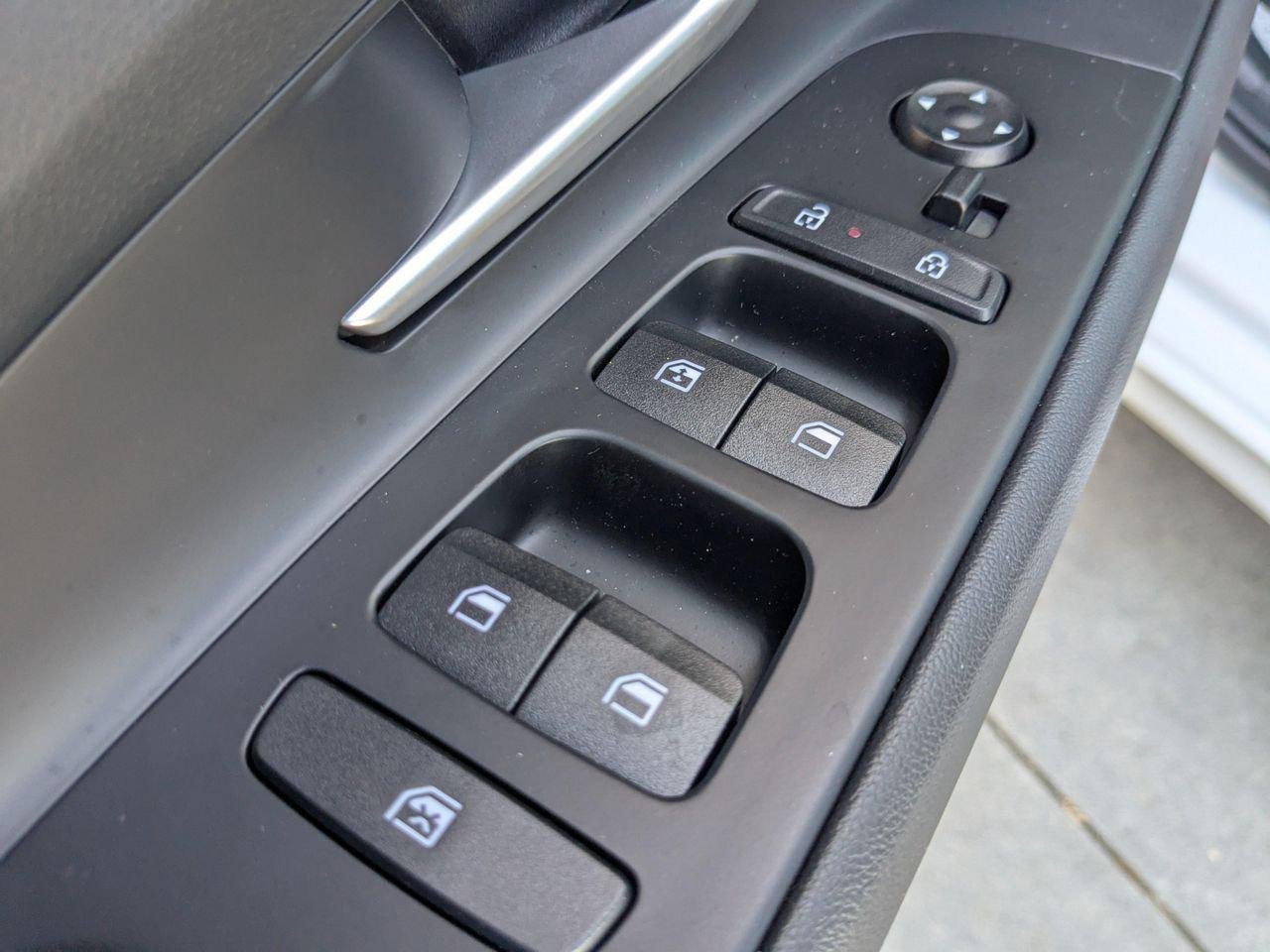 New 2025 Serenity White Hyundai SEL Convenience image 71