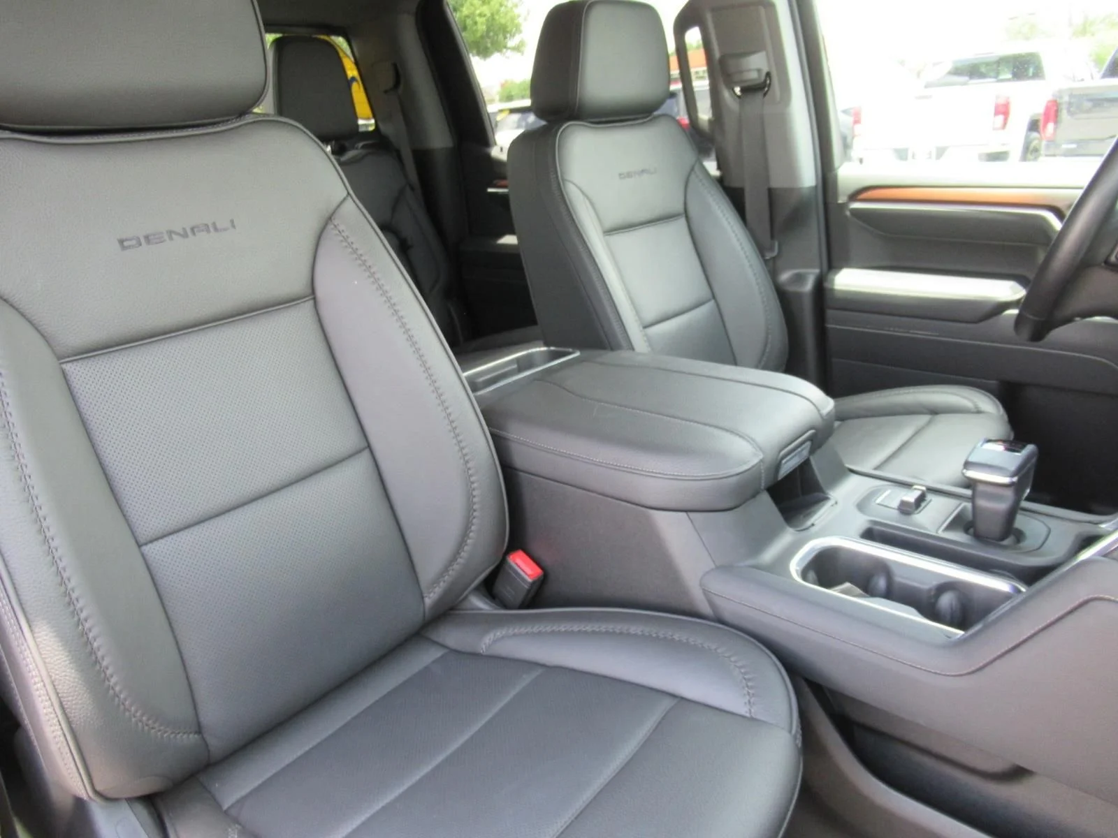 Used 2026  GMC Denali image 9