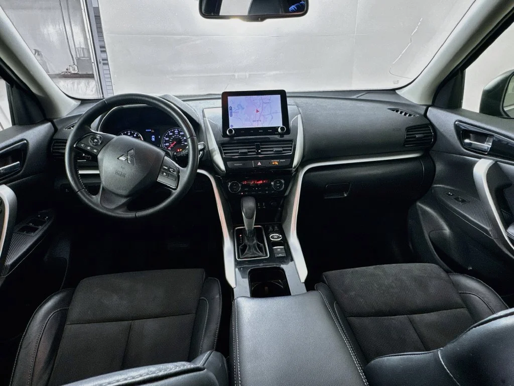 Used 2022 Labrador Black Pearl Mitsubishi SE image 26