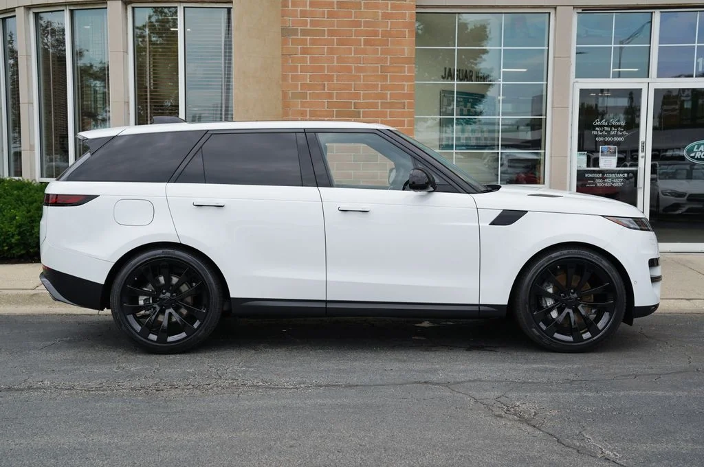 New 2026 Fuji White Land Rover SE image 8