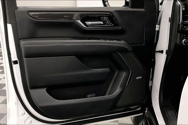 Used 2025 Summit White GMC Elevation image 21