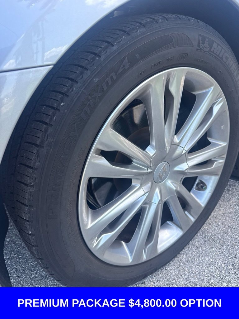 Used 2013 Gray Hyundai 3.8 image 4