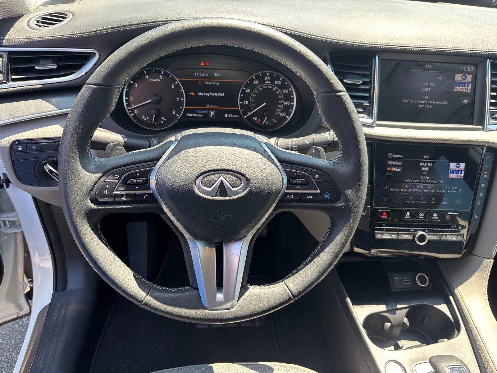 Used 2025 Radiant White INFINITI LUXE image 18