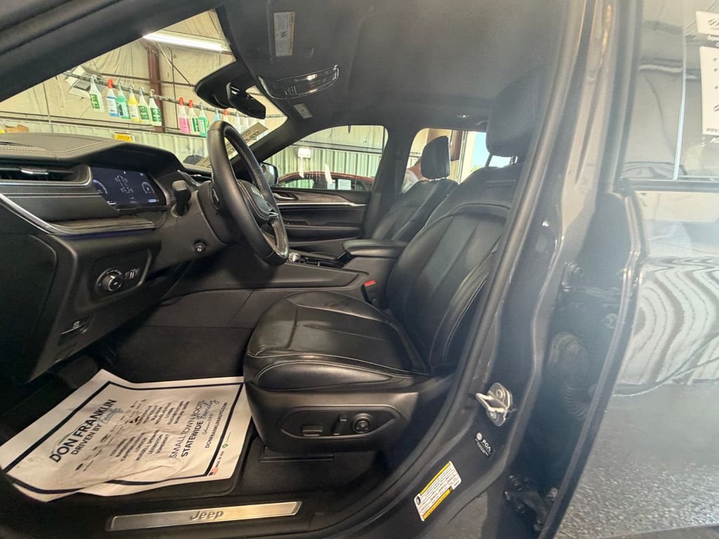 Certified Used 2022 Gray Jeep Overland image 11