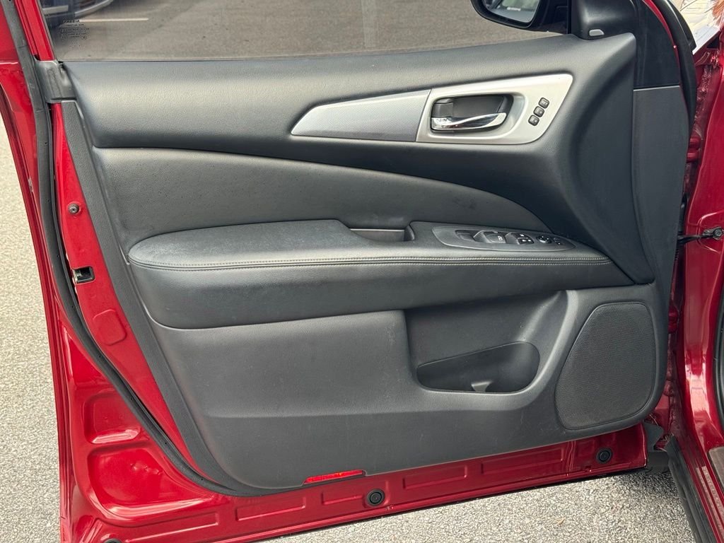 Used 2018 Red Nissan SL image 25