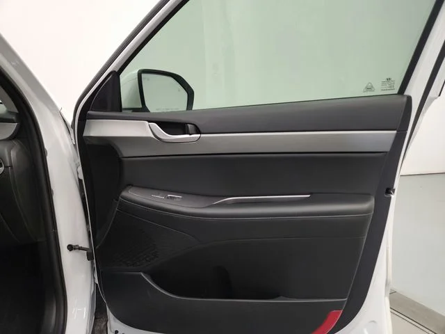 Used 2025 White Hyundai SEL Premium image 39