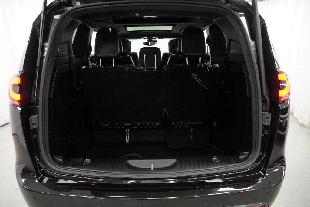 Used 2023 Black Chrysler Touring L image 41